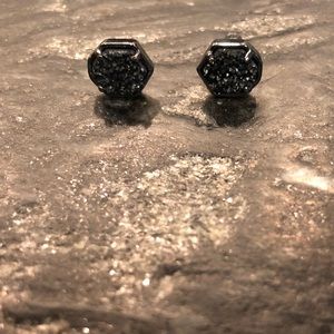 WORN ONCE Kendra Scott Logan Stud Black Gunmetal